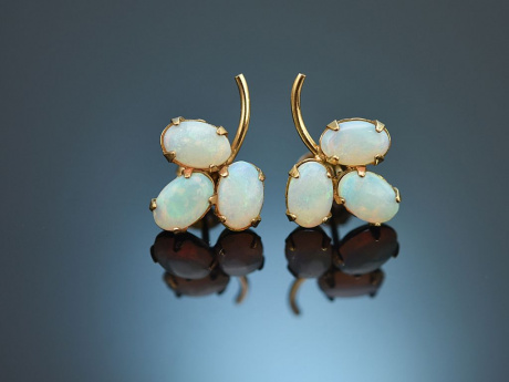 Around 1950! Pretty stud earrings with Australian opals gold 375