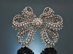 Around 1820! Large historical bow brooch with old european cut diamonds in silver
