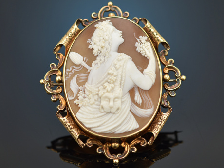 Around 1870! Large gem cameo brooch with bacchante in 585 gold