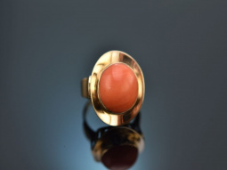 Around 1980! Chic large ring with precious coral in 585 gold