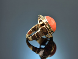 Around 1980! Chic large ring with precious coral in 585 gold