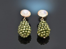 Urban Lights! Drop earrings with green zirconia and...