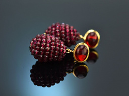 Red Berries! Drop earrings with garnet and red agates...
