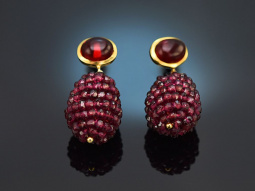 Red Berries! Drop earrings with garnet and red agates...