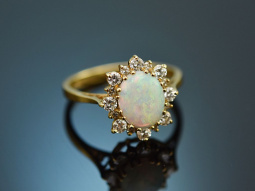 London 1986! Beautiful opal ring with diamonds 750 gold