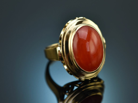 Munich around 1955! Large ring with fine Italian coral in 14k gold