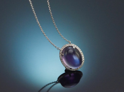 Delicate necklace with amethyst and diamonds in 18K white gold