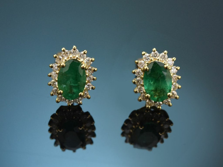 Beautiful earrings with emeralds and diamonds in 750 gold