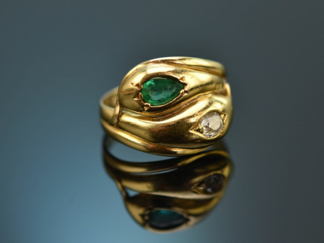 England around 1900! Snake ring with emerald and old-european-cut diamond in 750 gold