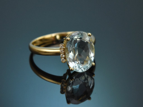 Classic aquamarine ring with diamonds in 14k gold