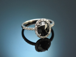 Elegant ring with large black diamond of 2.3 carats and...