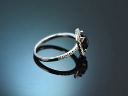 Elegant ring with large black diamond of 2.3 carats and...