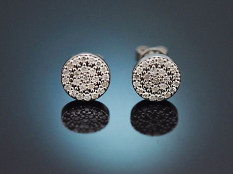 Sparkling earrings with diamonds in 585 white gold