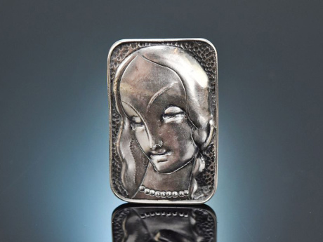 Art Deco brooch with womans head made of 925 silver