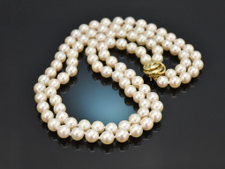 Around 1990! Beautiful two-row Akoya cultured pearl...