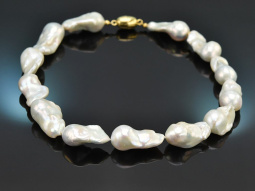 Beautiful large baroque freshwater cultured pearl...