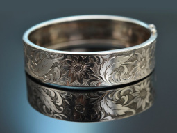 Around 1930! Pretty bangle with floral engraving in 835 silver