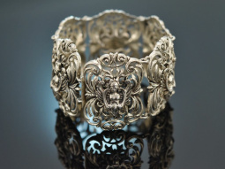 Around 1930! Large traditional costume bracelet in Renaissance style made of 935 silver