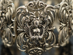 Around 1930! Large traditional costume bracelet in Renaissance style made of 935 silver