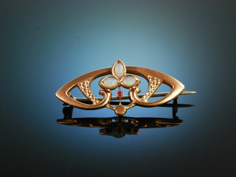 Fine Art Nouveau! Brooch around 1900 Doubl&eacute; Opale Garnet