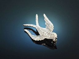 The early bird! Finest swallows brooch diamonds 2,45 ct white gold 750